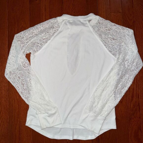 Red by BKE White Lace Sleeve Women's Top, large - Picture 4 of 7